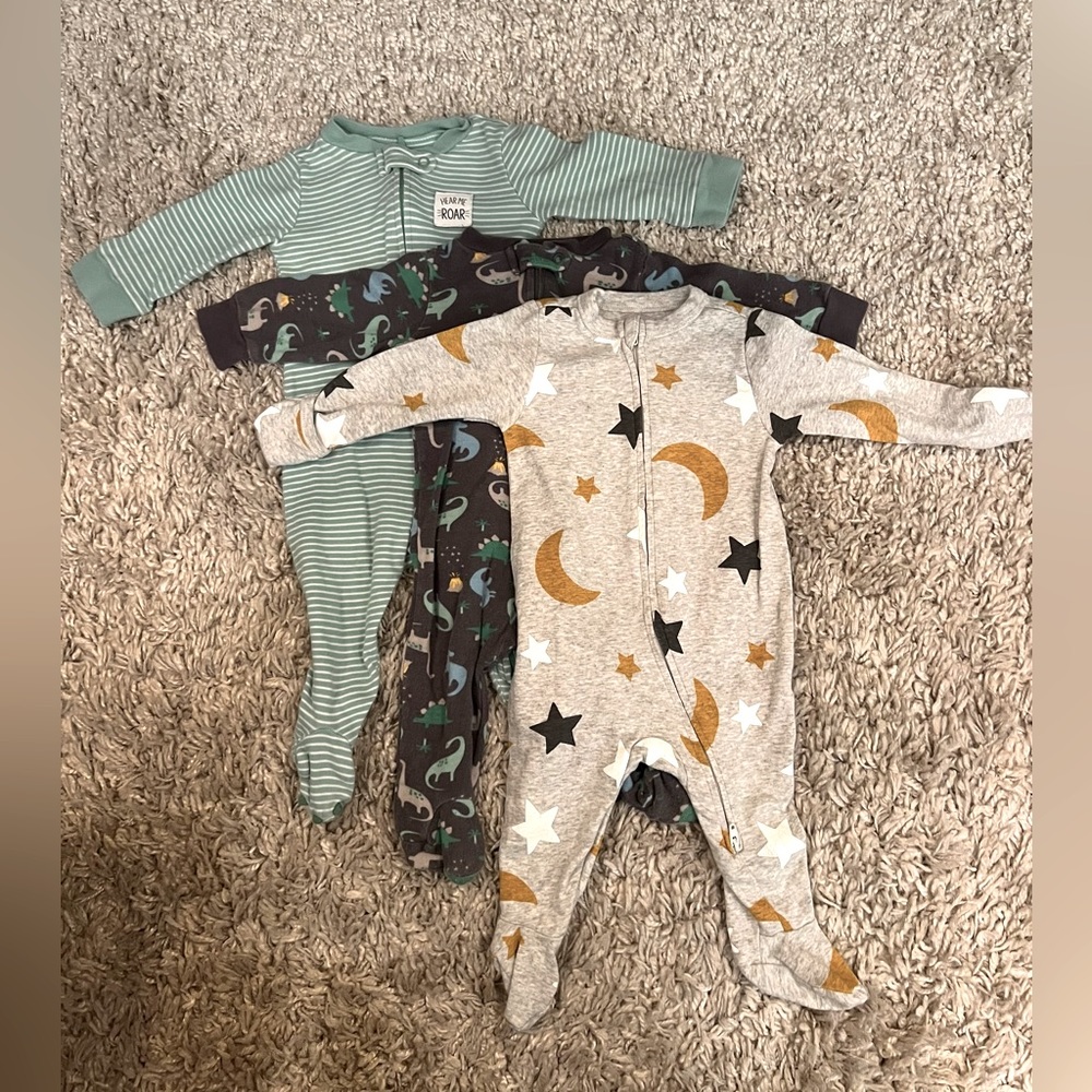 Lot of 3 pajamas 3-6 months